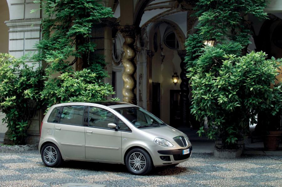  Lancia Musa (350) 2004 года  (фото 32 из 79)